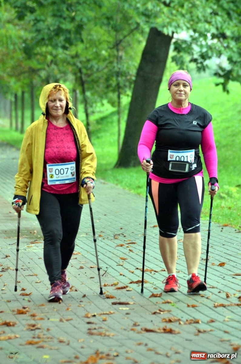 Zdjęcie w galerii na portalu naszraciborz.pl: Po zdrowie marsz! Tym razem w deszczu [FOTO] wiadomości z regionu