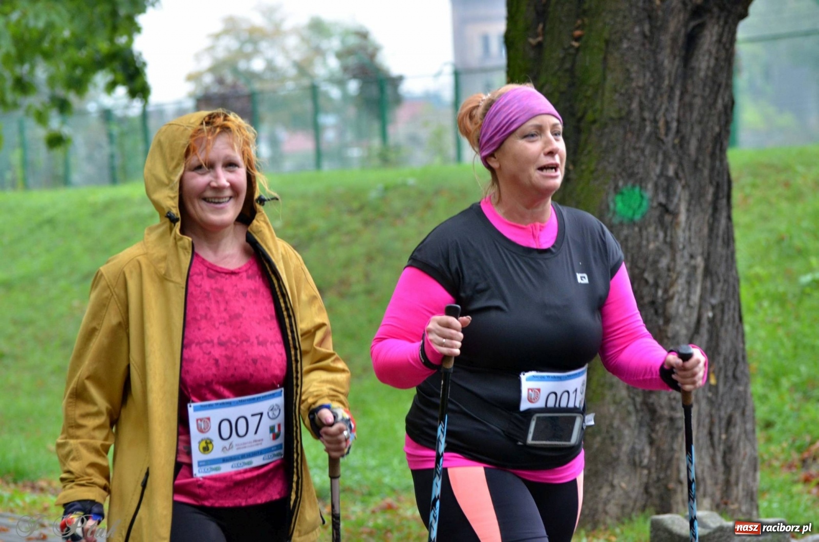 Zdjęcie w galerii na portalu naszraciborz.pl: Po zdrowie marsz! Tym razem w deszczu [FOTO] wiadomości z regionu