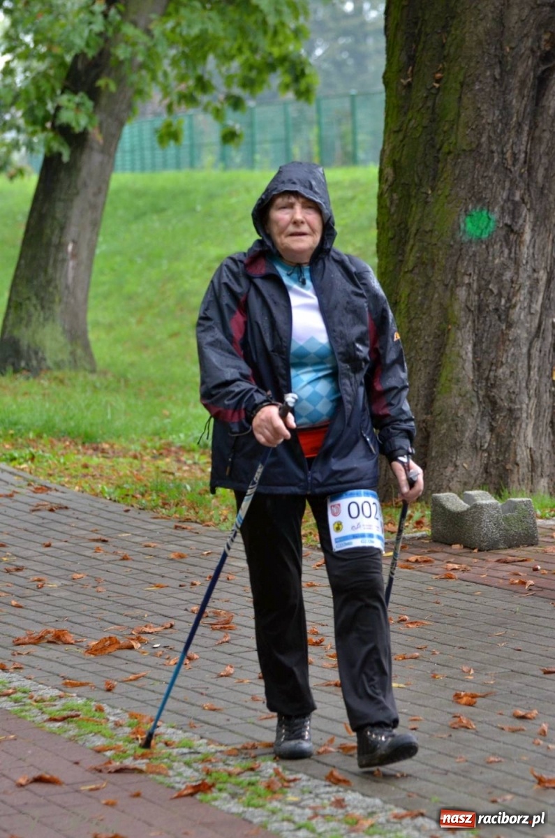 Zdjęcie w galerii na portalu naszraciborz.pl: Po zdrowie marsz! Tym razem w deszczu [FOTO] wiadomości z regionu
