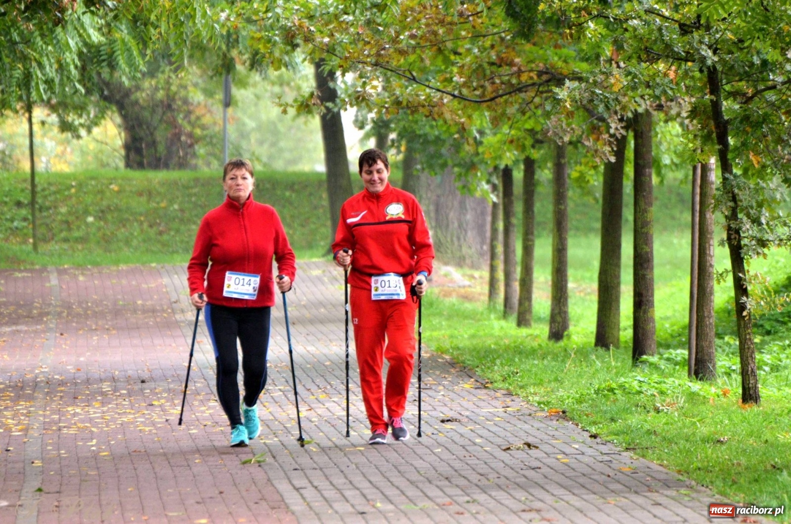 Zdjęcie w galerii na portalu naszraciborz.pl: Po zdrowie marsz! Tym razem w deszczu [FOTO] wiadomości z regionu