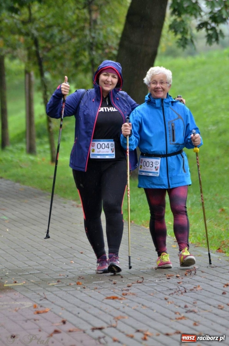 Zdjęcie w galerii na portalu naszraciborz.pl: Po zdrowie marsz! Tym razem w deszczu [FOTO] wiadomości z regionu