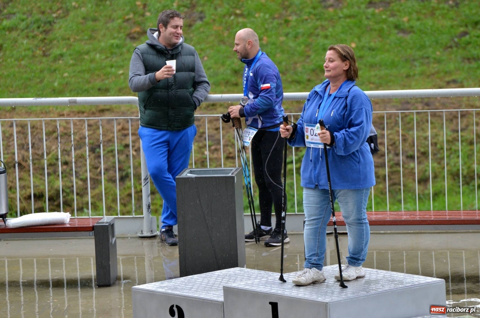 Zdjęcie w galerii na portalu naszraciborz.pl: Po zdrowie marsz! Tym razem w deszczu [FOTO] wiadomości z regionu