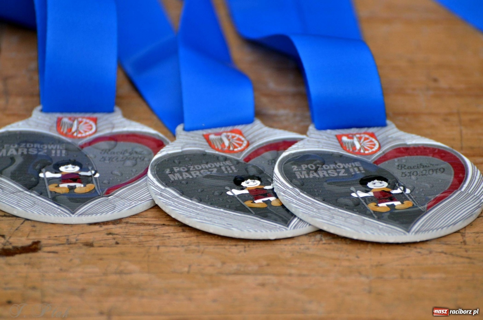 Zdjęcie w galerii na portalu naszraciborz.pl: Po zdrowie marsz! Tym razem w deszczu [FOTO] wiadomości z regionu