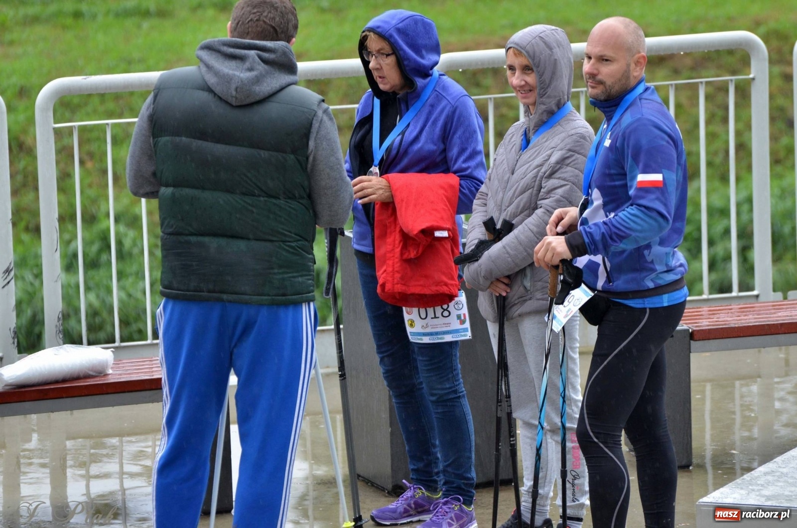 Zdjęcie w galerii na portalu naszraciborz.pl: Po zdrowie marsz! Tym razem w deszczu [FOTO] wiadomości z regionu
