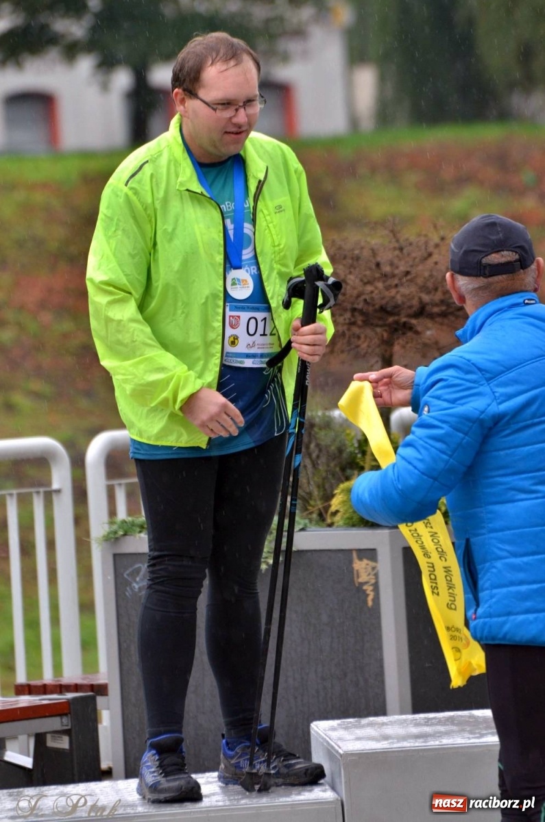 Zdjęcie w galerii na portalu naszraciborz.pl: Po zdrowie marsz! Tym razem w deszczu [FOTO] wiadomości z regionu