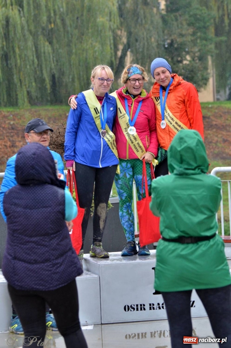 Zdjęcie w galerii na portalu naszraciborz.pl: Po zdrowie marsz! Tym razem w deszczu [FOTO] wiadomości z regionu