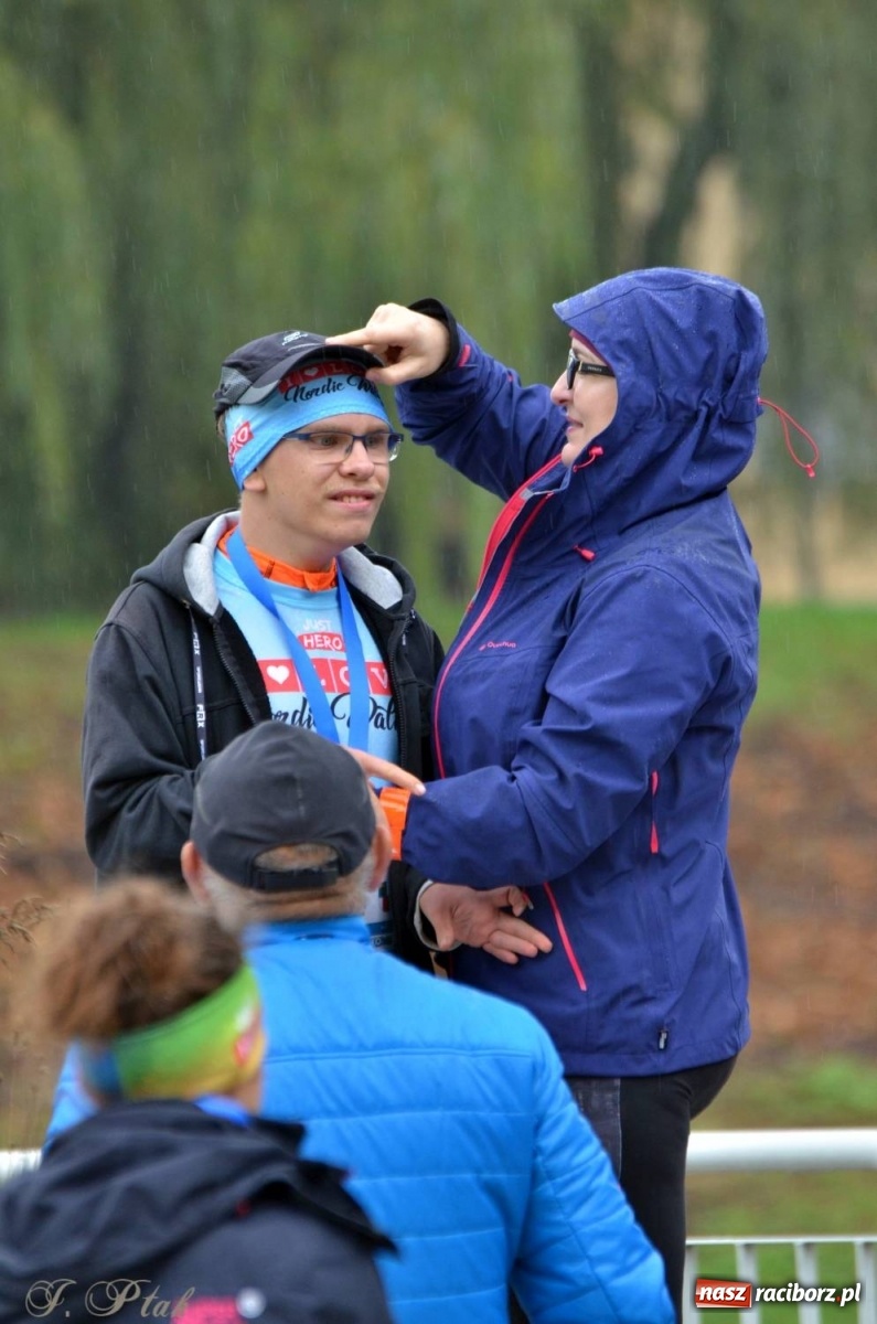 Zdjęcie w galerii na portalu naszraciborz.pl: Po zdrowie marsz! Tym razem w deszczu [FOTO] wiadomości z regionu
