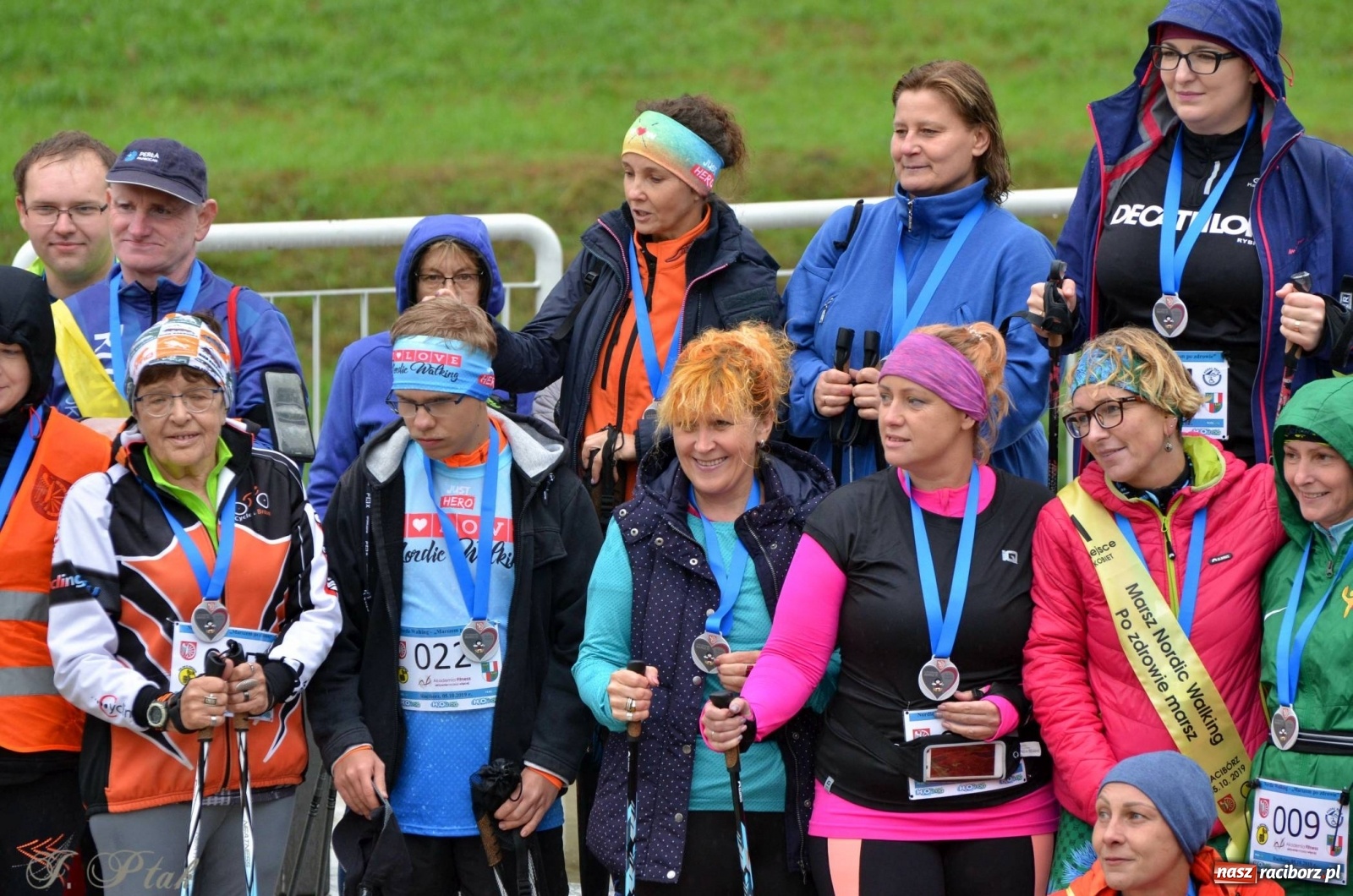 Zdjęcie w galerii na portalu naszraciborz.pl: Po zdrowie marsz! Tym razem w deszczu [FOTO] wiadomości z regionu