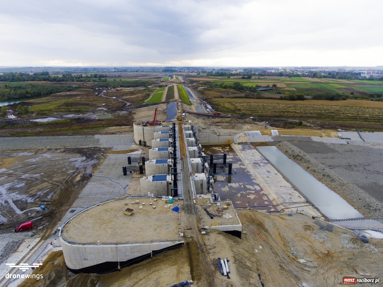 Zdjęcie w galerii na portalu naszraciborz.pl: Zbiornik Racibórz na ostatniej prostej. Minuta niepowtarzalnych ujęć. To trzeba zobaczyć!  wiadomości z regionu