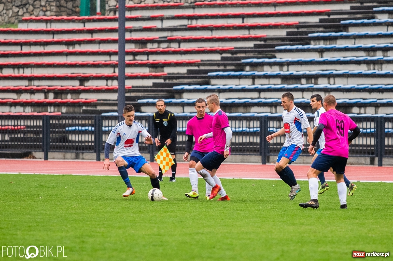 Zdjęcie w galerii na portalu naszraciborz.pl: Klasa okręgowa. Derbowe starcie na remis wiadomości z regionu