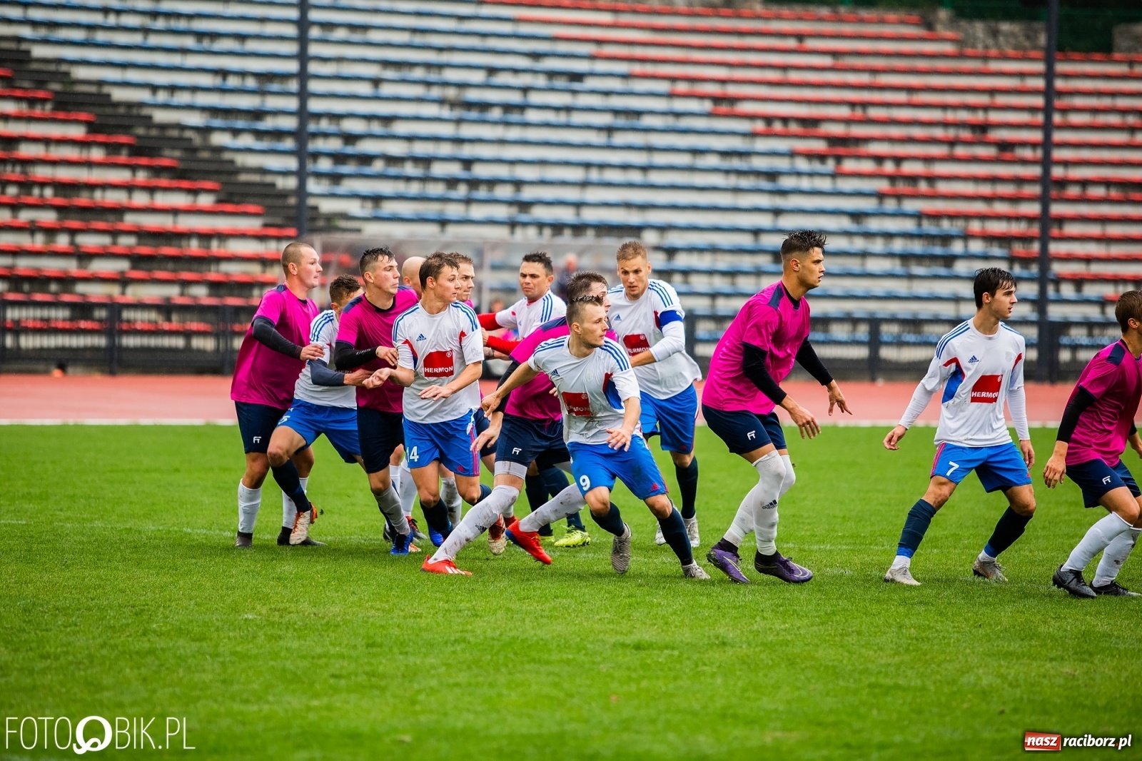Zdjęcie w galerii na portalu naszraciborz.pl: Klasa okręgowa. Derbowe starcie na remis wiadomości z regionu