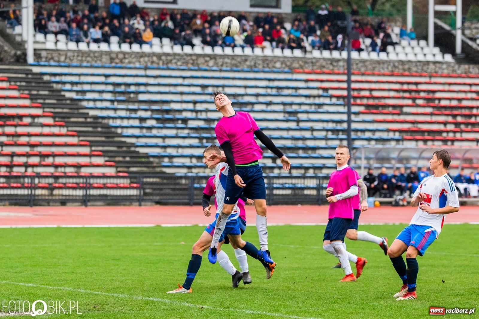 Zdjęcie w galerii na portalu naszraciborz.pl: Klasa okręgowa. Derbowe starcie na remis wiadomości z regionu