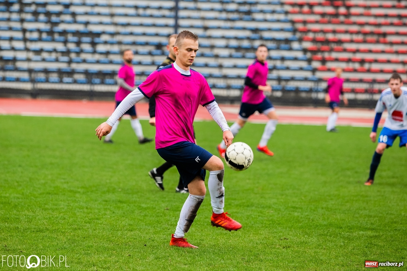 Zdjęcie w galerii na portalu naszraciborz.pl: Klasa okręgowa. Derbowe starcie na remis wiadomości z regionu