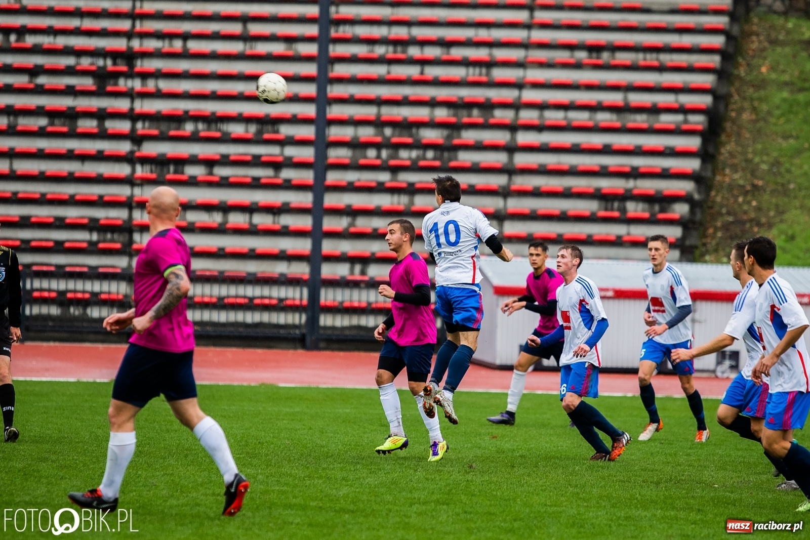 Zdjęcie w galerii na portalu naszraciborz.pl: Klasa okręgowa. Derbowe starcie na remis wiadomości z regionu