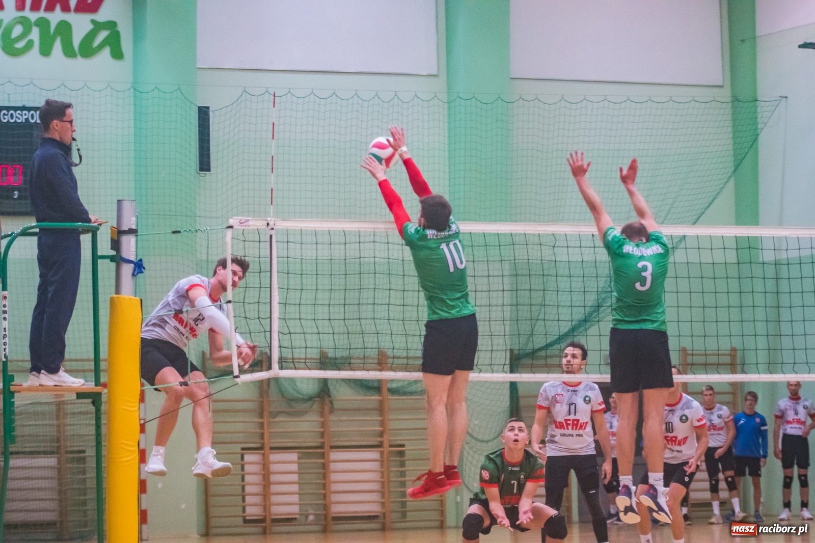 Zdjęcie w galerii na portalu naszraciborz.pl: Szybkie 3:0 i do domu. Siatkarze Rafako liderami I ligi śląskiej [FOTO i WIDEO] wiadomości z regionu