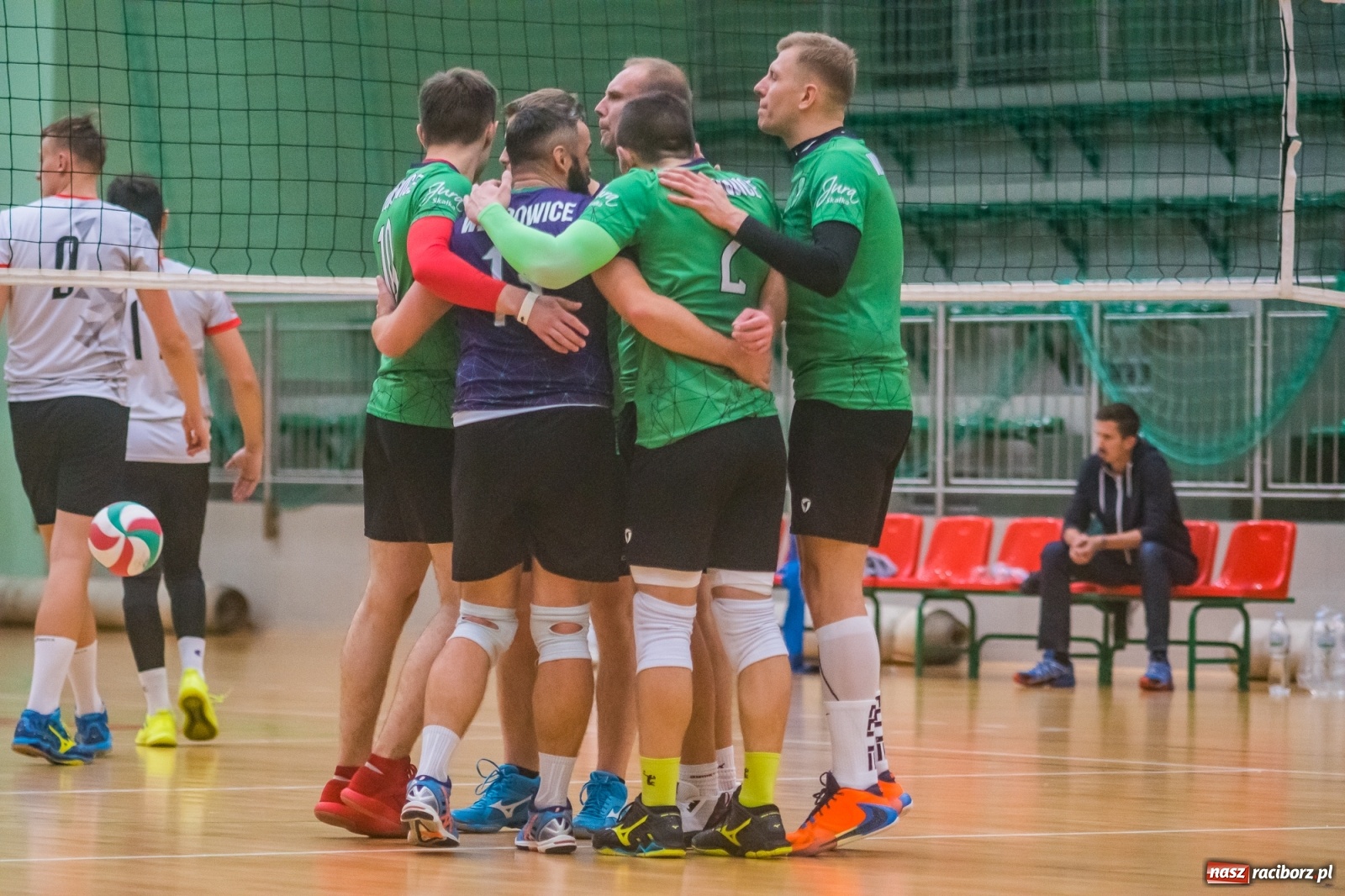Zdjęcie w galerii na portalu naszraciborz.pl: Szybkie 3:0 i do domu. Siatkarze Rafako liderami I ligi śląskiej [FOTO i WIDEO] wiadomości z regionu