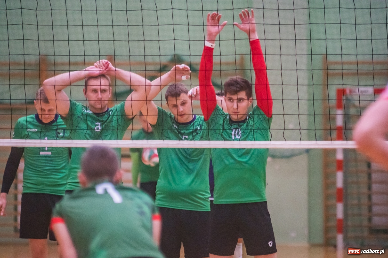 Zdjęcie w galerii na portalu naszraciborz.pl: Szybkie 3:0 i do domu. Siatkarze Rafako liderami I ligi śląskiej [FOTO i WIDEO] wiadomości z regionu