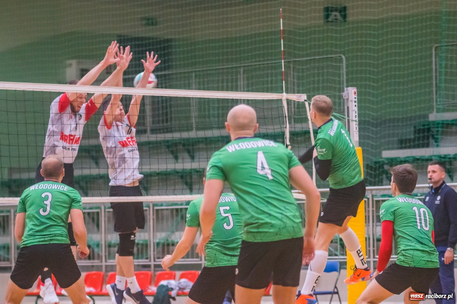 Zdjęcie w galerii na portalu naszraciborz.pl: Szybkie 3:0 i do domu. Siatkarze Rafako liderami I ligi śląskiej [FOTO i WIDEO] wiadomości z regionu