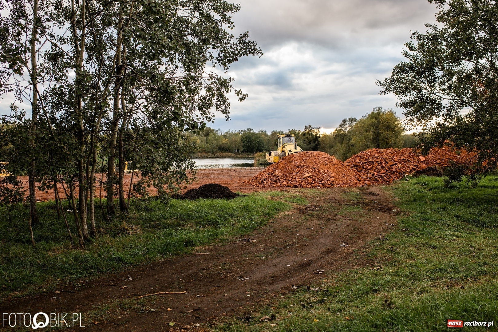 Zdjęcie w galerii na portalu naszraciborz.pl: Na żwirownię wjechał ciężki sprzęt budowlany [FOTO]  wiadomości z regionu