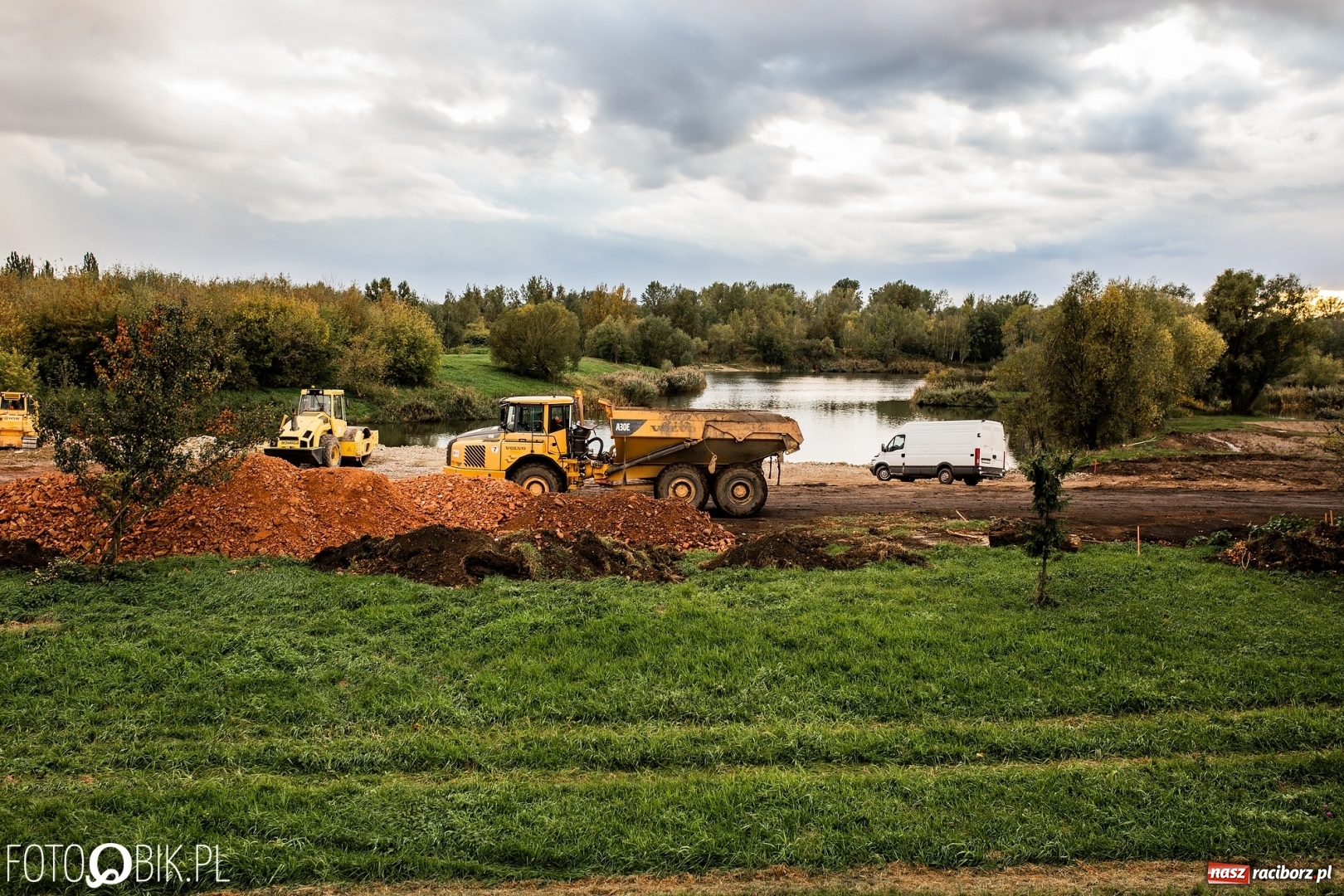 Zdjęcie w galerii na portalu naszraciborz.pl: Na żwirownię wjechał ciężki sprzęt budowlany [FOTO]  wiadomości z regionu