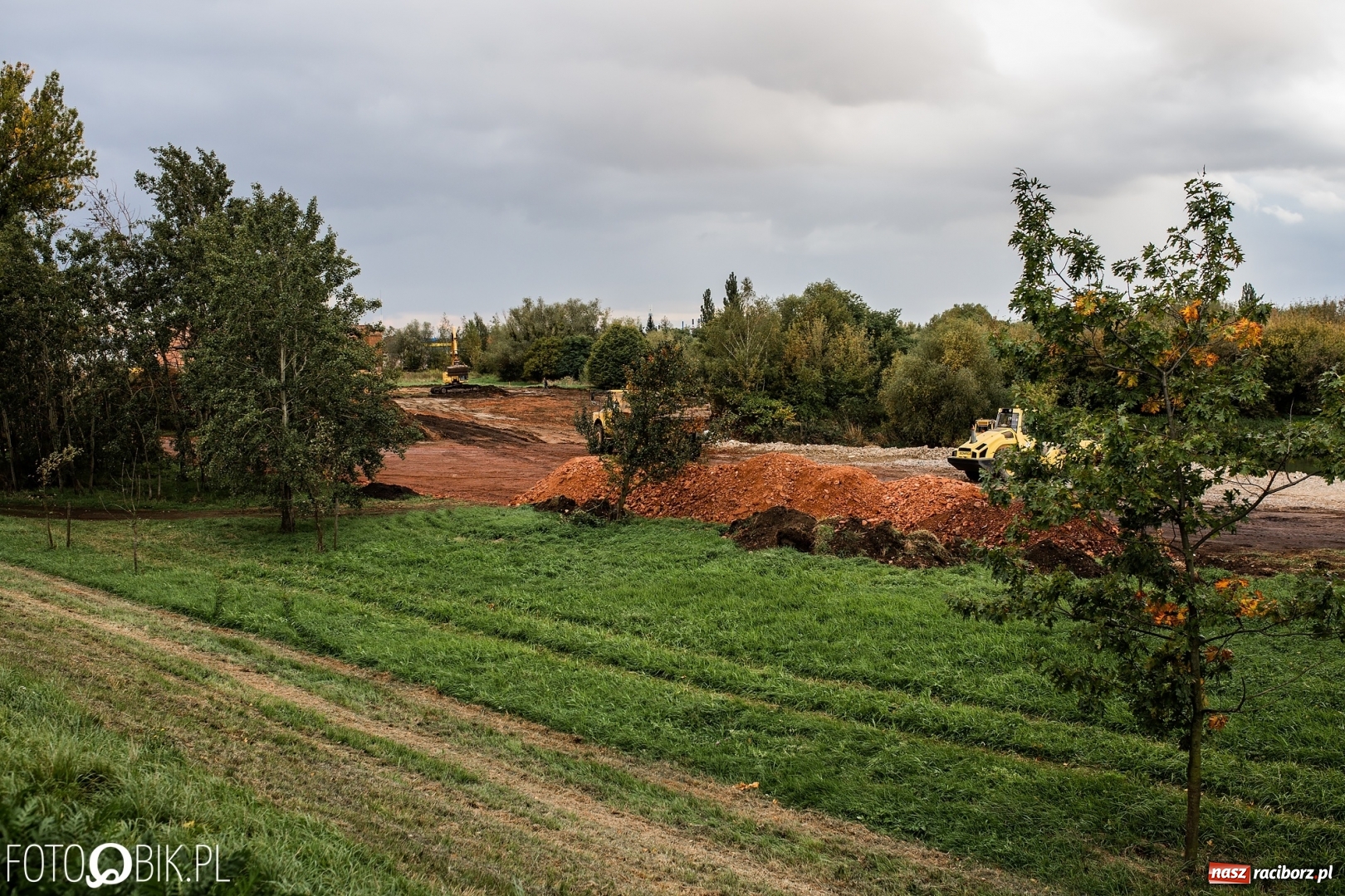 Zdjęcie w galerii na portalu naszraciborz.pl: Na żwirownię wjechał ciężki sprzęt budowlany [FOTO]  wiadomości z regionu