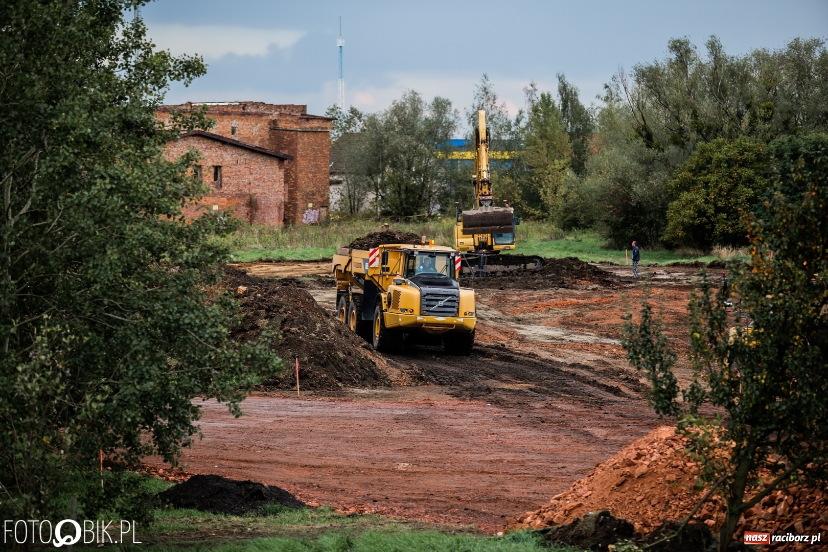 Zdjęcie w galerii na portalu naszraciborz.pl: Na żwirownię wjechał ciężki sprzęt budowlany [FOTO]  wiadomości z regionu