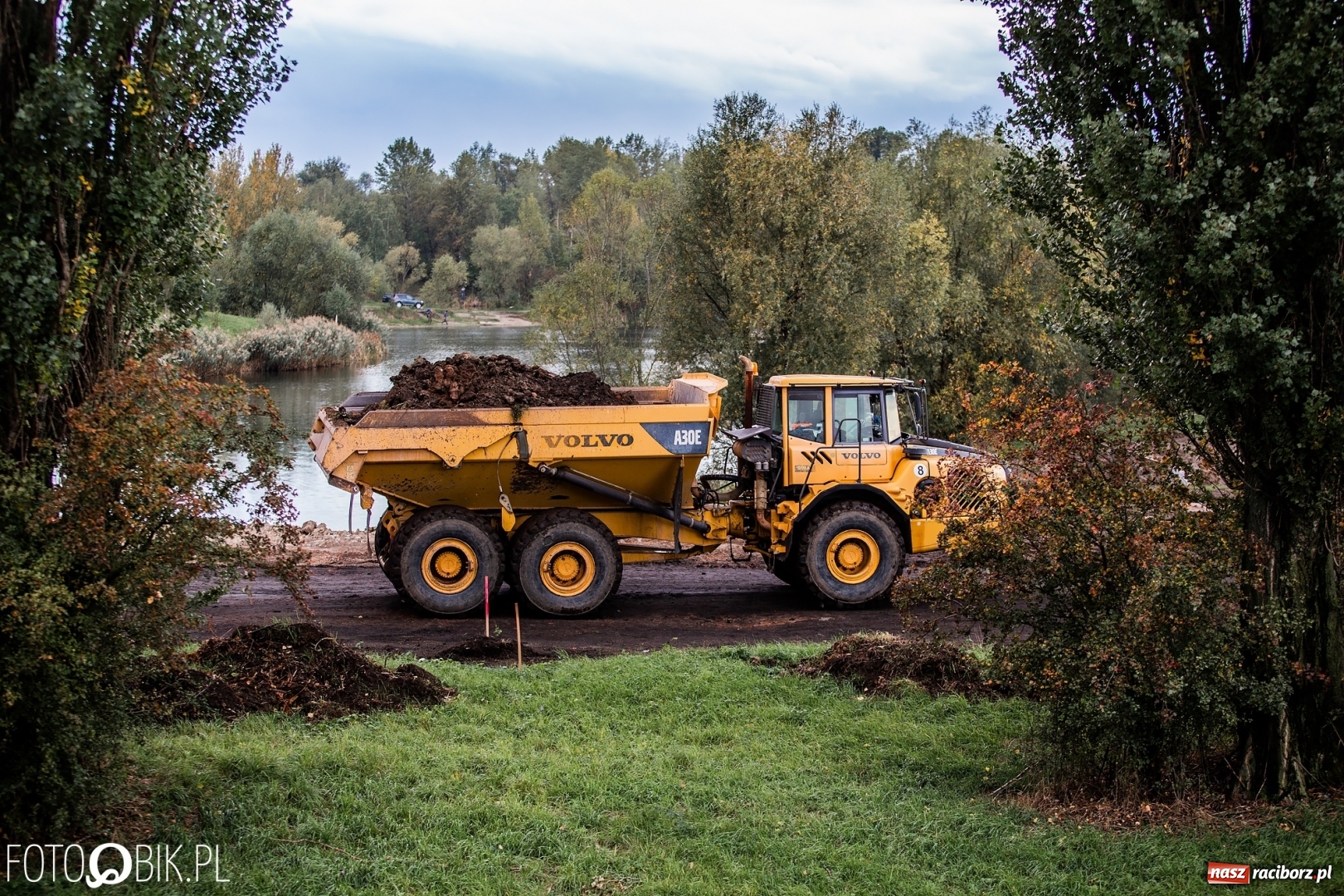 Zdjęcie w galerii na portalu naszraciborz.pl: Na żwirownię wjechał ciężki sprzęt budowlany [FOTO]  wiadomości z regionu