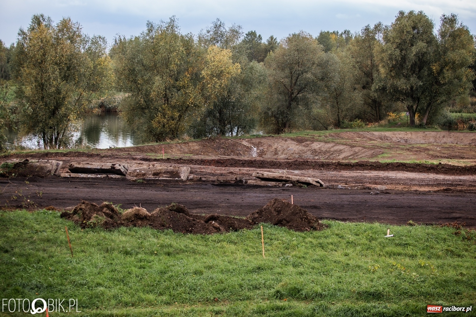 Zdjęcie w galerii na portalu naszraciborz.pl: Na żwirownię wjechał ciężki sprzęt budowlany [FOTO]  wiadomości z regionu