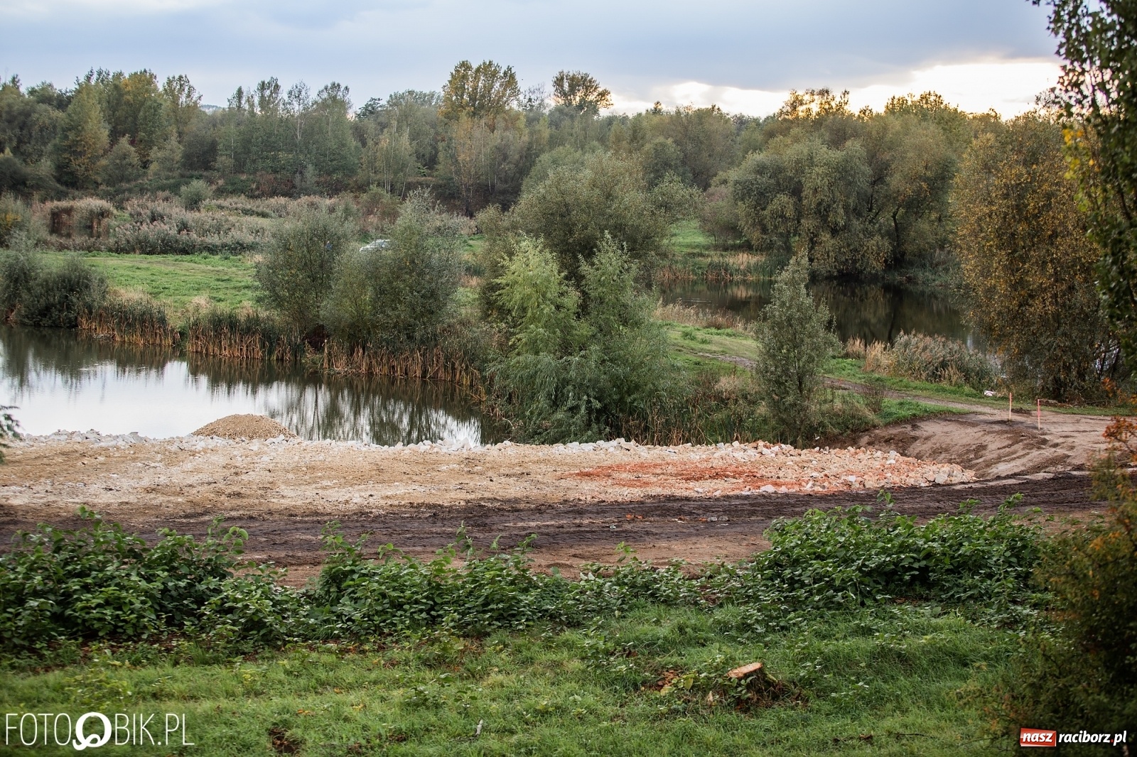 Zdjęcie w galerii na portalu naszraciborz.pl: Na żwirownię wjechał ciężki sprzęt budowlany [FOTO]  wiadomości z regionu