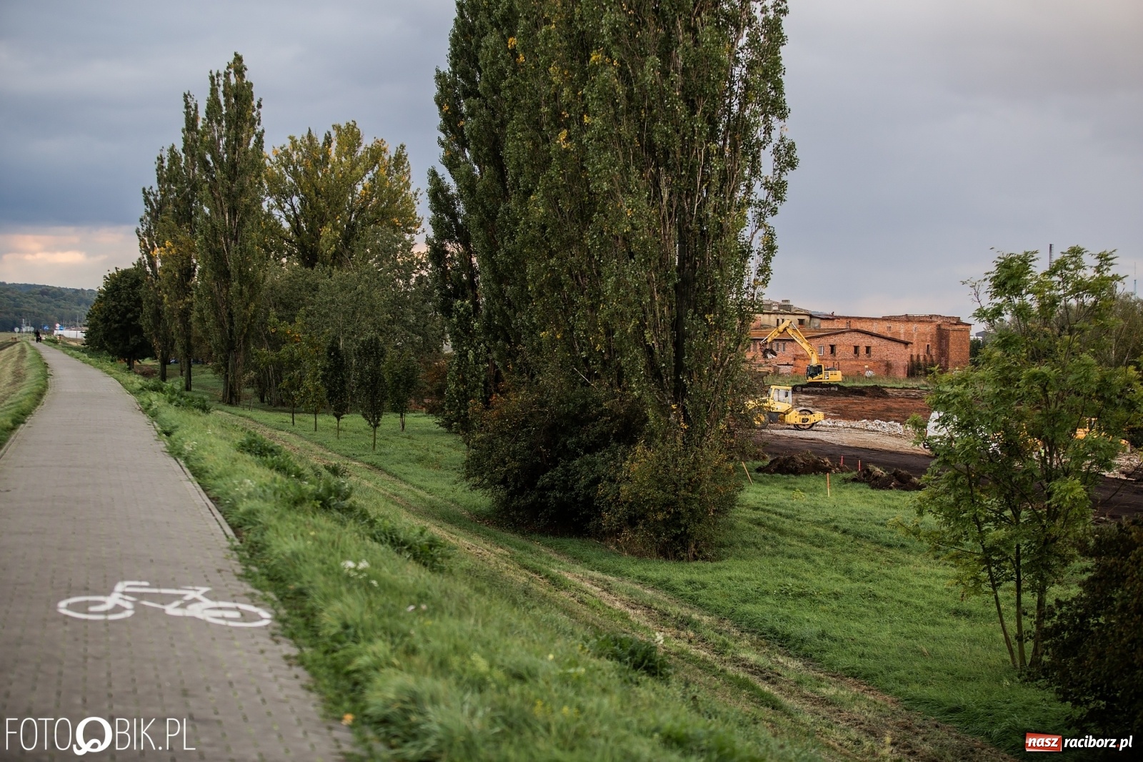 Zdjęcie w galerii na portalu naszraciborz.pl: Na żwirownię wjechał ciężki sprzęt budowlany [FOTO]  wiadomości z regionu