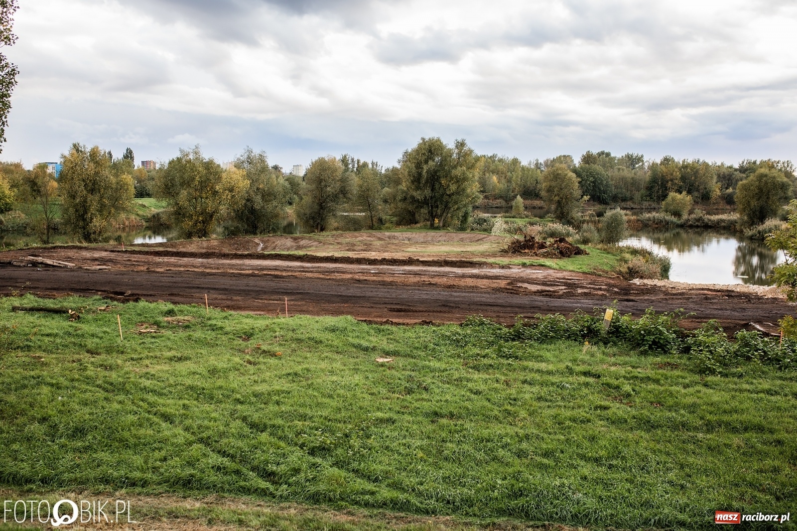 Zdjęcie w galerii na portalu naszraciborz.pl: Na żwirownię wjechał ciężki sprzęt budowlany [FOTO]  wiadomości z regionu
