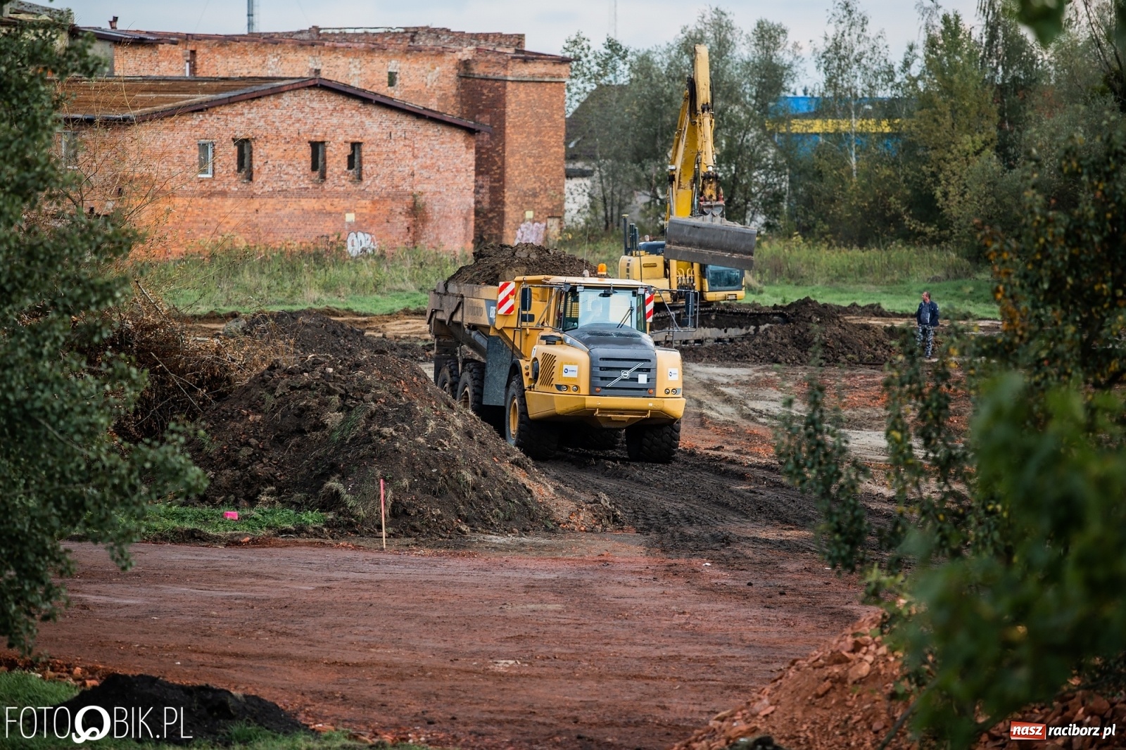 Zdjęcie w galerii na portalu naszraciborz.pl: Na żwirownię wjechał ciężki sprzęt budowlany [FOTO]  wiadomości z regionu