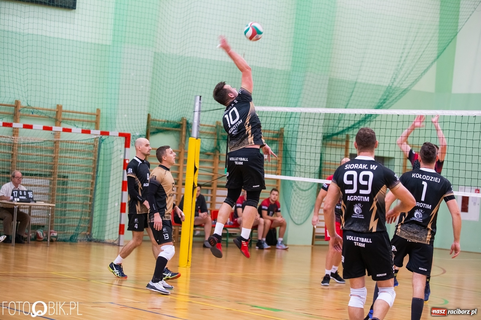 Zdjęcie w galerii na portalu naszraciborz.pl: Druga kolejka RLPS w Arenie Rafako wiadomości z regionu