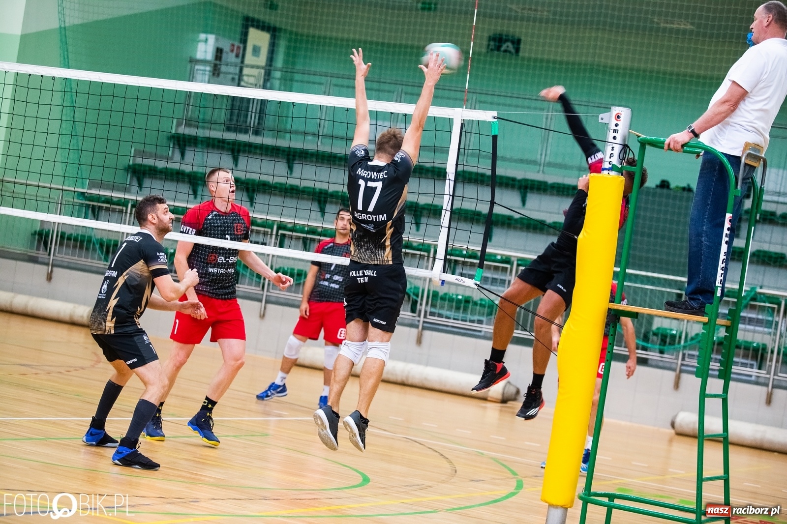 Zdjęcie w galerii na portalu naszraciborz.pl: Druga kolejka RLPS w Arenie Rafako wiadomości z regionu