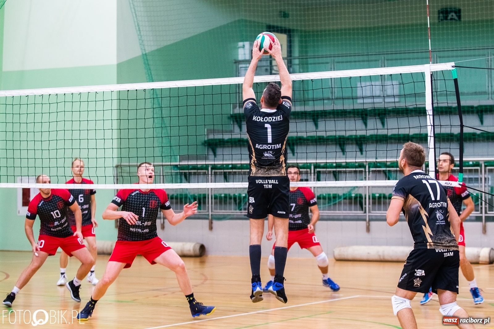 Zdjęcie w galerii na portalu naszraciborz.pl: Druga kolejka RLPS w Arenie Rafako wiadomości z regionu