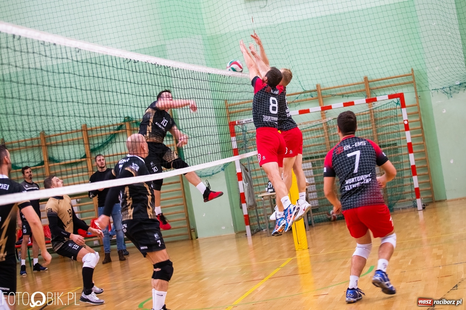 Zdjęcie w galerii na portalu naszraciborz.pl: Druga kolejka RLPS w Arenie Rafako wiadomości z regionu