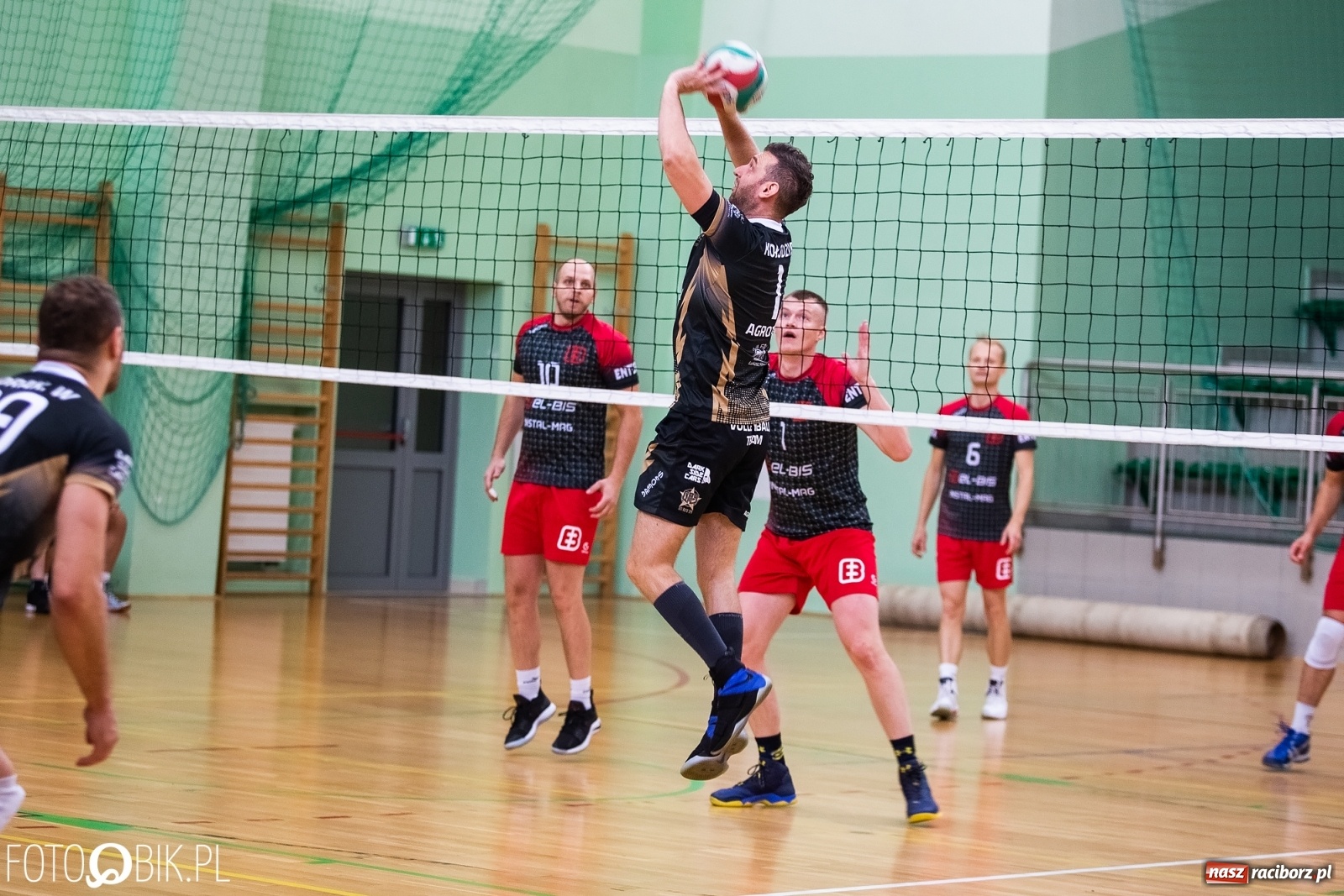 Zdjęcie w galerii na portalu naszraciborz.pl: Druga kolejka RLPS w Arenie Rafako wiadomości z regionu