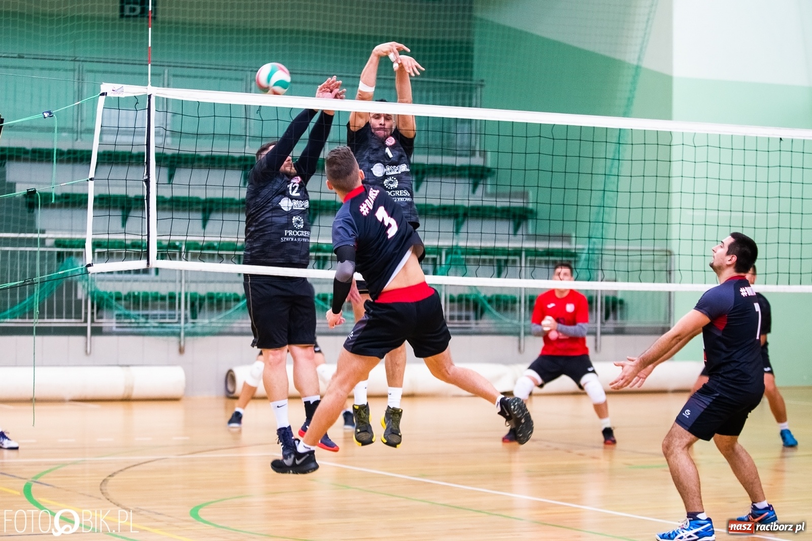 Zdjęcie w galerii na portalu naszraciborz.pl: Druga kolejka RLPS w Arenie Rafako wiadomości z regionu