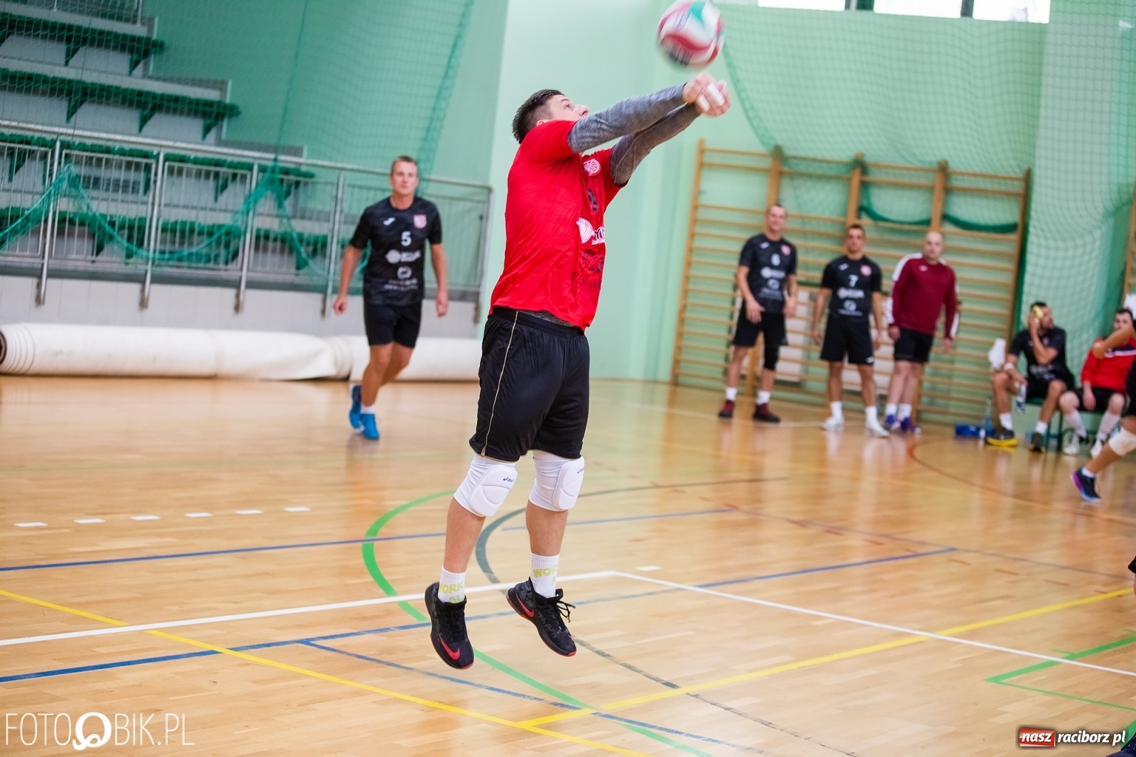 Zdjęcie w galerii na portalu naszraciborz.pl: Druga kolejka RLPS w Arenie Rafako wiadomości z regionu