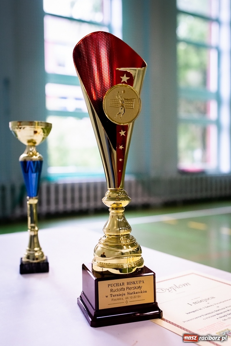 Zdjęcie w galerii na portalu naszraciborz.pl: Turniej dwójek siatkarskich chłopców w SP 18 w Raciborzu wiadomości z regionu