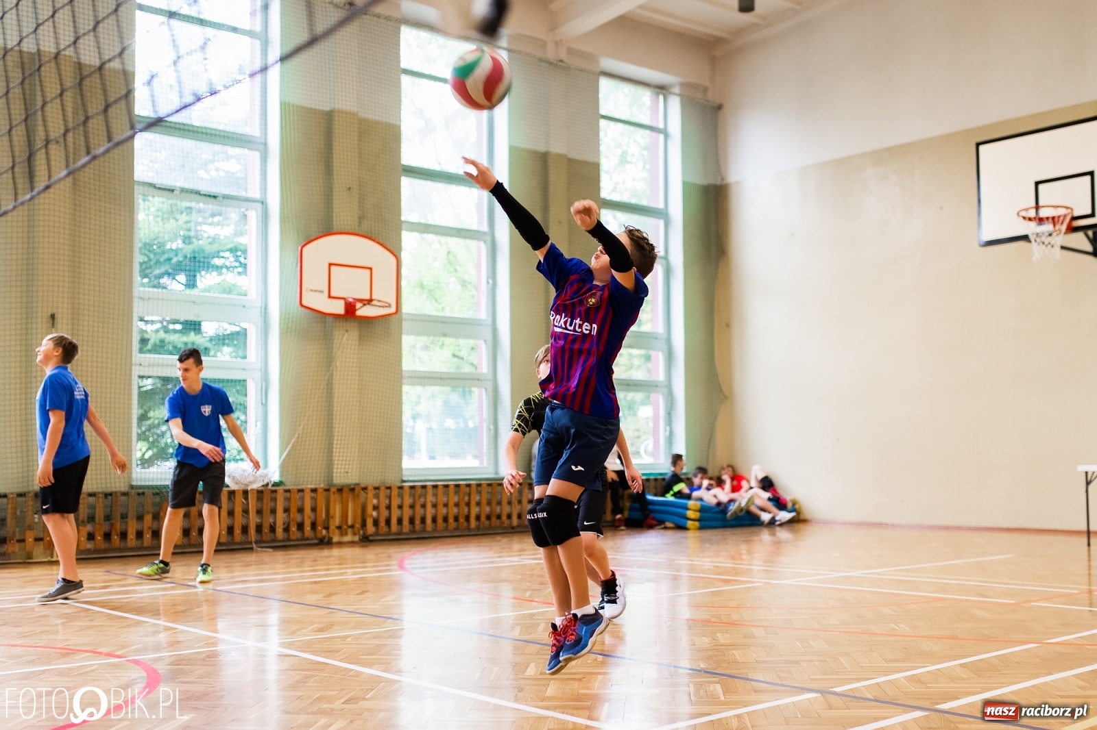 Zdjęcie w galerii na portalu naszraciborz.pl: Turniej dwójek siatkarskich chłopców w SP 18 w Raciborzu wiadomości z regionu