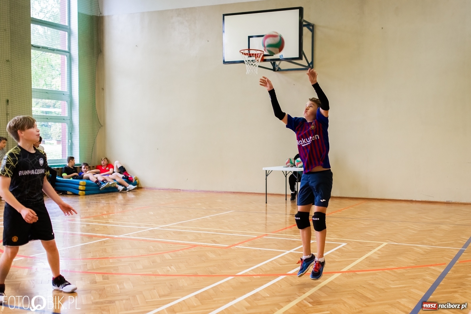 Zdjęcie w galerii na portalu naszraciborz.pl: Turniej dwójek siatkarskich chłopców w SP 18 w Raciborzu wiadomości z regionu