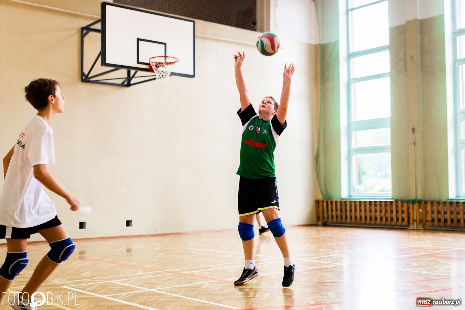 Zdjęcie w galerii na portalu naszraciborz.pl: Turniej dwójek siatkarskich chłopców w SP 18 w Raciborzu wiadomości z regionu