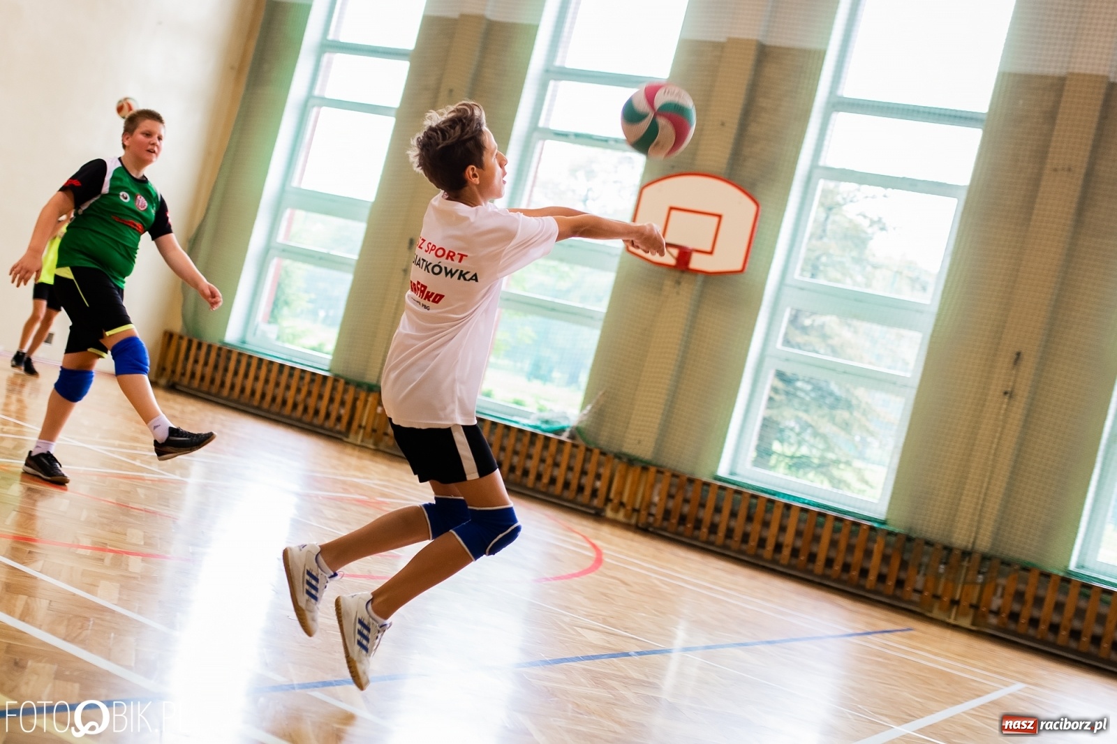Zdjęcie w galerii na portalu naszraciborz.pl: Turniej dwójek siatkarskich chłopców w SP 18 w Raciborzu wiadomości z regionu