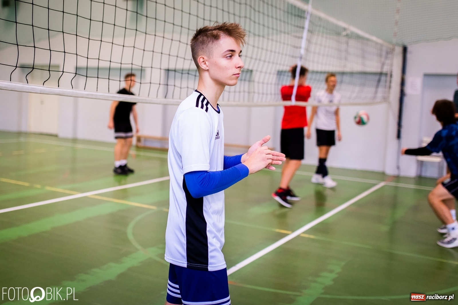 Zdjęcie w galerii na portalu naszraciborz.pl: Turniej dwójek siatkarskich chłopców w SP 18 w Raciborzu wiadomości z regionu