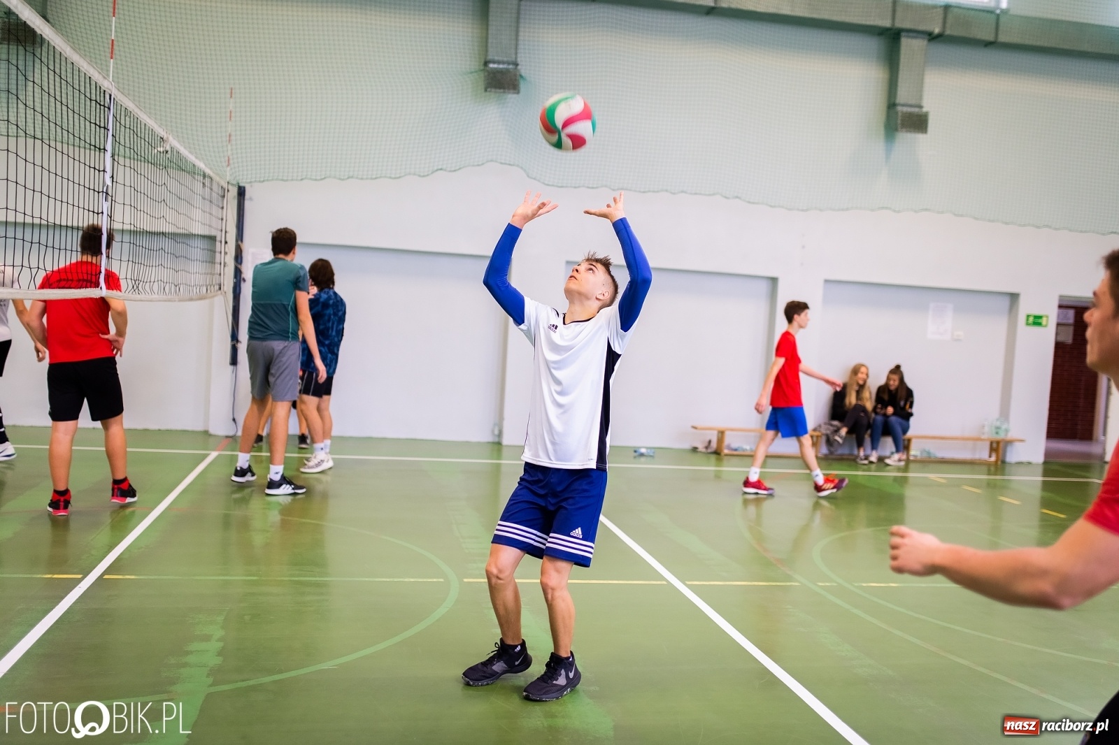 Zdjęcie w galerii na portalu naszraciborz.pl: Turniej dwójek siatkarskich chłopców w SP 18 w Raciborzu wiadomości z regionu