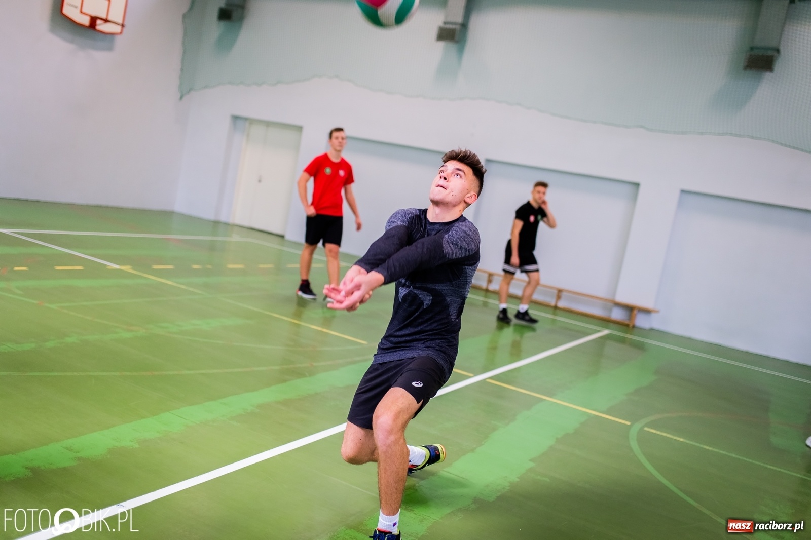 Zdjęcie w galerii na portalu naszraciborz.pl: Turniej dwójek siatkarskich chłopców w SP 18 w Raciborzu wiadomości z regionu