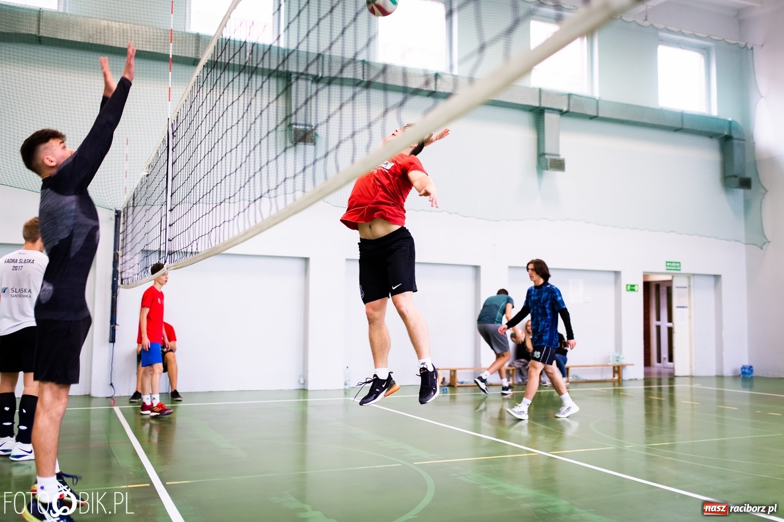 Zdjęcie w galerii na portalu naszraciborz.pl: Turniej dwójek siatkarskich chłopców w SP 18 w Raciborzu wiadomości z regionu