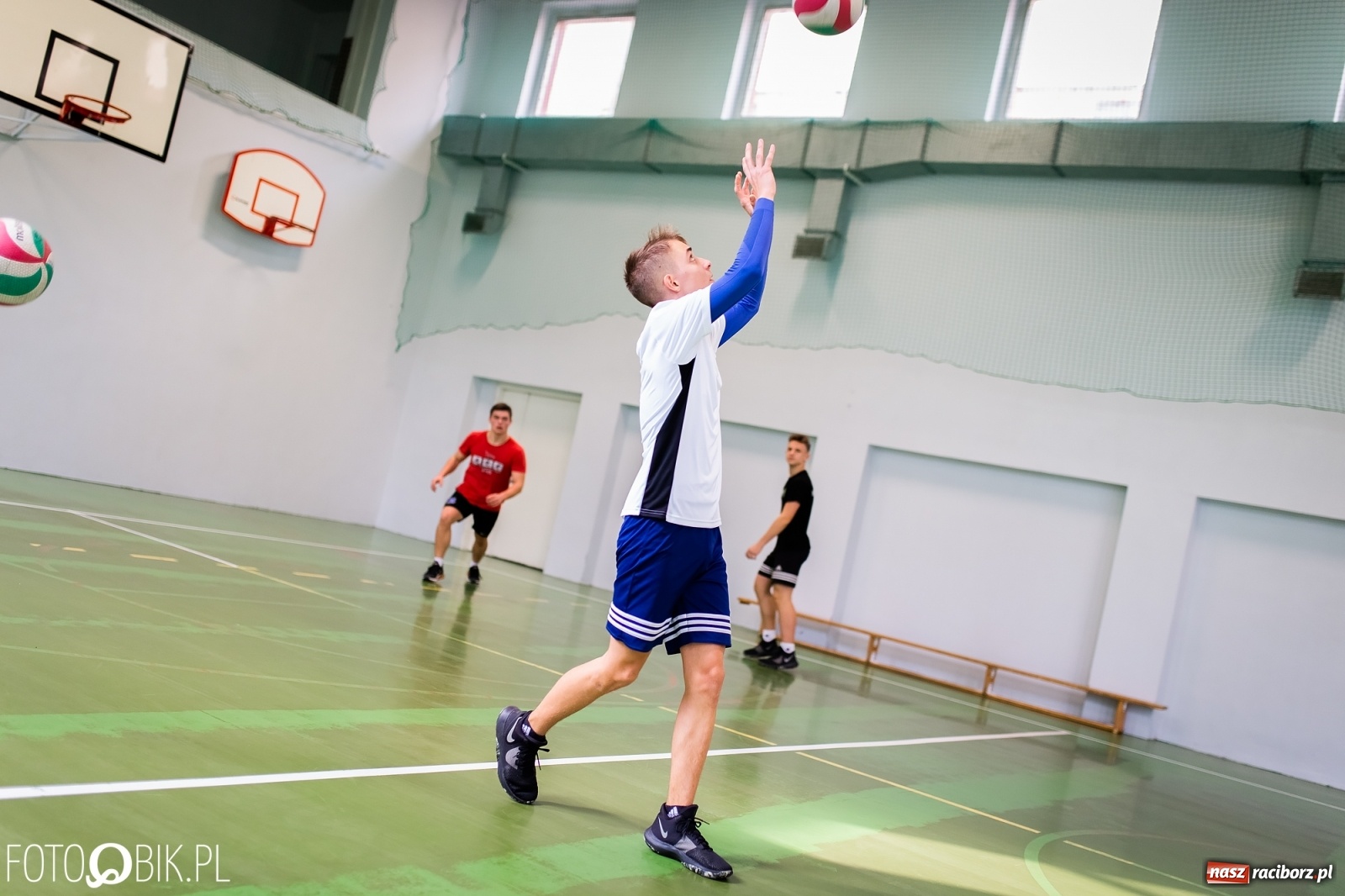 Zdjęcie w galerii na portalu naszraciborz.pl: Turniej dwójek siatkarskich chłopców w SP 18 w Raciborzu wiadomości z regionu