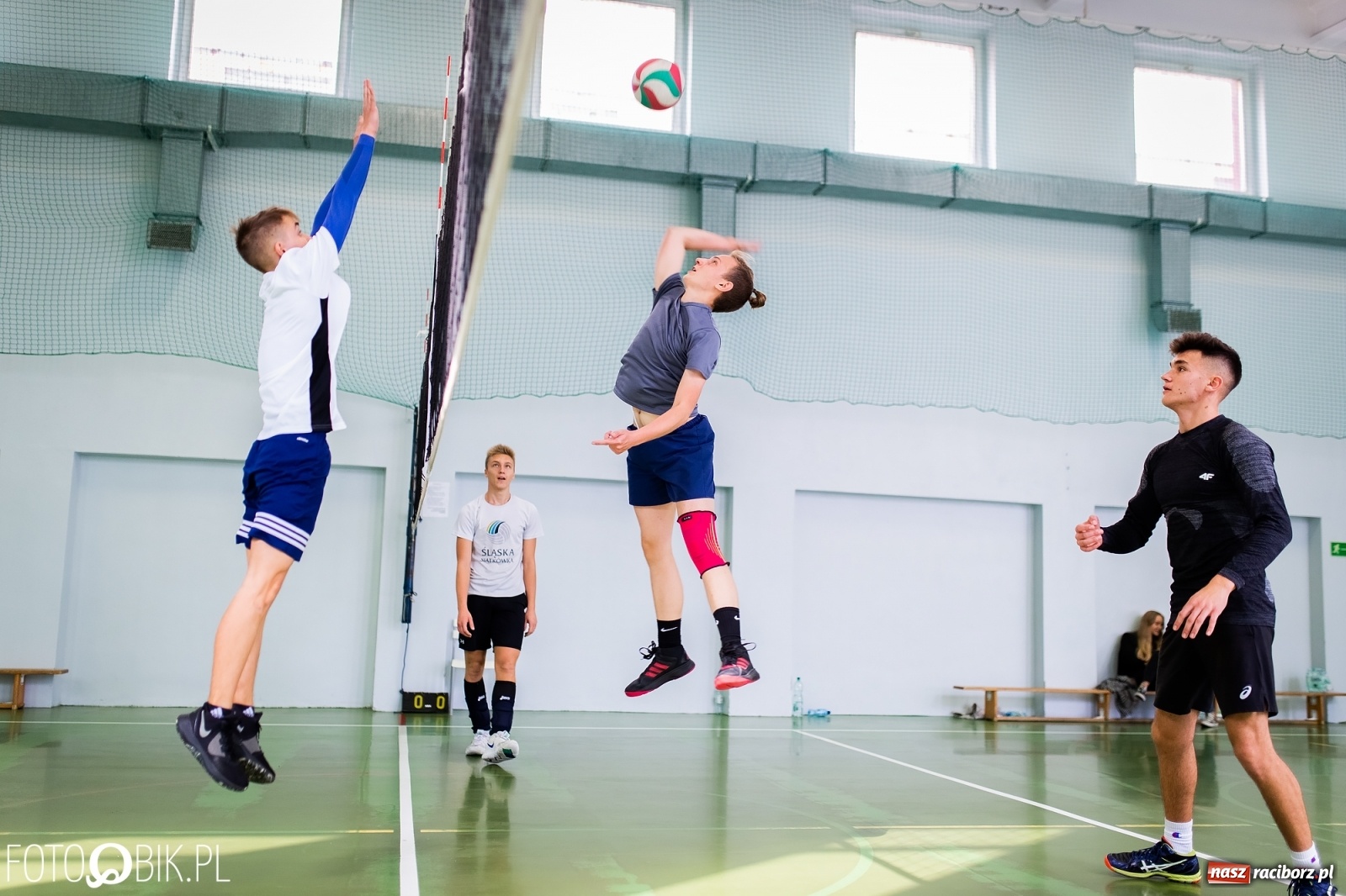 Zdjęcie w galerii na portalu naszraciborz.pl: Turniej dwójek siatkarskich chłopców w SP 18 w Raciborzu wiadomości z regionu